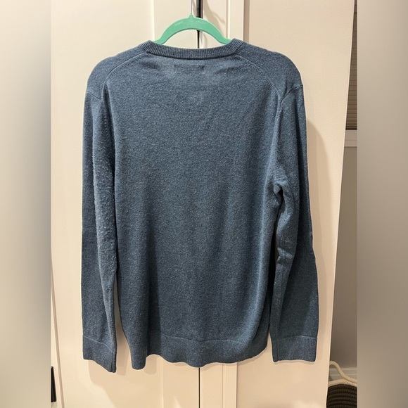#329 Everlane The Cashmere V-neck Crew Sweater Size Medium - Picture 2 of 3